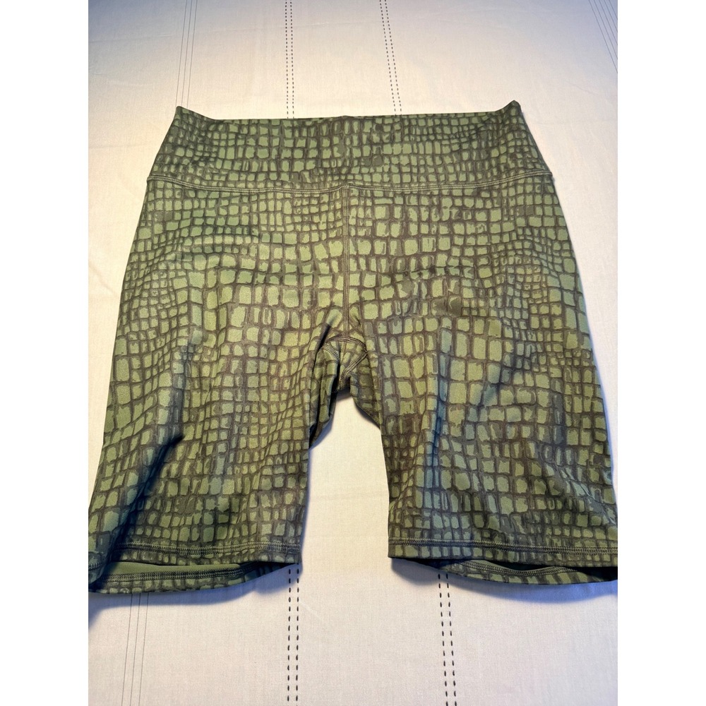 Fabletics Powerhold Biker Shorts XXL Green Crocodile Print High Waisted 9" Insea